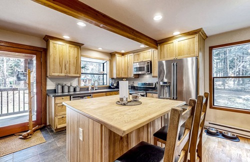 Enumclaw Cabin | Dog-friendly forest cabin with private hot tub, gorgeous deck & fireplace