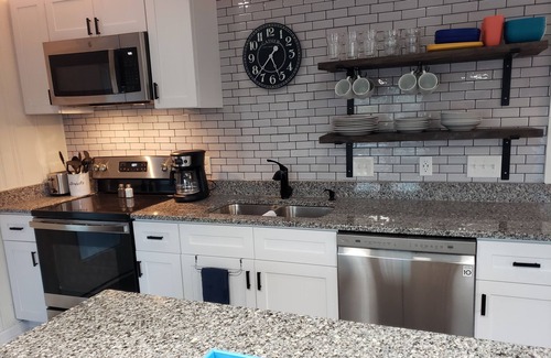 Kure Beach House | Renovated Kure Beach Cottage with Ocean View & Pool Access