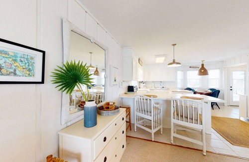 Royal Lagoons House | Pet-Friendly Ocean View Retreat with Free WiFi & Pool