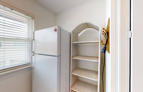 Royal Lagoons House | Pet-Friendly Ocean View Retreat with Free WiFi & Pool
