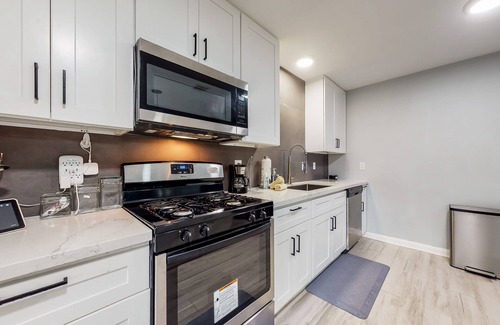 Spring Shadows House | Pet-Friendly Retreat with WiFi & Grassy Yard Awaits You