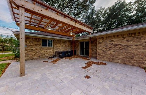 Spring Shadows House | Pet-Friendly Retreat with WiFi & Grassy Yard Awaits You