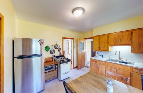 Berlin House | Pet-Friendly Retreat with Porch, Yard & Kitchen Near Trails