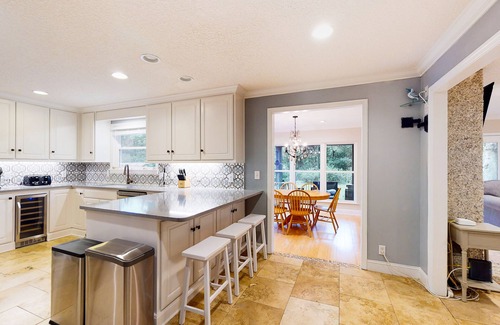 Saint Simons Island House | Pet-Friendly Retreat with AC & Backyard near the Beach