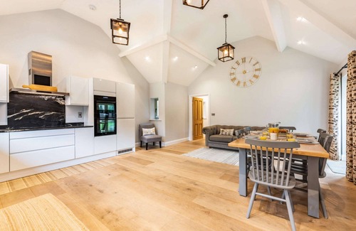 Rendcomb Cottage | Pet-Friendly Honeystone Cottage with Garden in the Cotswolds