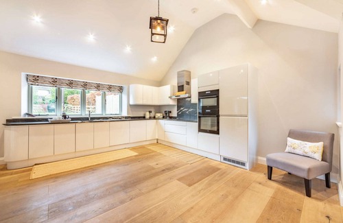 Rendcomb Cottage | Pet-Friendly Honeystone Cottage with Garden in the Cotswolds