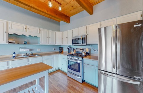 Pagosa Springs House | Pet-Friendly Retreat with Scenic Views and Cozy Fireplace
