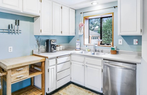 Olympia House | Dog-Friendly Home Close to Downtown w/Free WiFi, Patio, Private Washer & Dryer