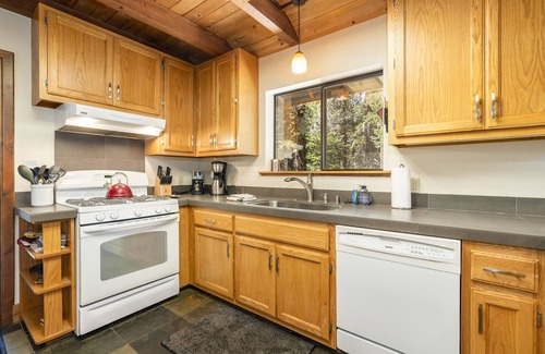 Truckee Cabin | Wooded Cabin Getaway: Guest Rated 9.8 with Rec Center Access