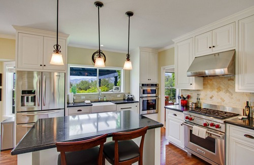 Healdsburg House | Pet-Friendly Retreat with Hot Tub and Scenic English Garden