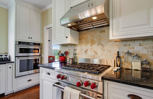 Healdsburg House | Pet-Friendly Retreat with Hot Tub and Scenic English Garden