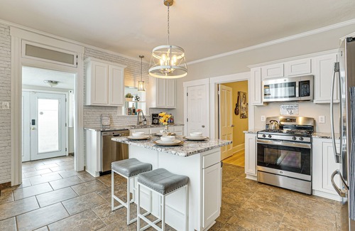 Jeffersonville - Clarksville House | Dog-Friendly Home w/Yard, 6 Mi to Louisville!