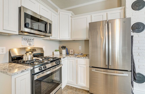 Jeffersonville - Clarksville House | Dog-Friendly Home w/Yard, 6 Mi to Louisville!