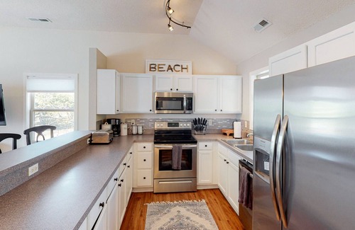 Sea Scape House | Dog-friendly home with hot tub, central AC & washer/dryer - snowbird-friendly