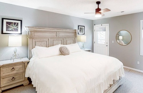 Sea Scape House | Dog-friendly home with hot tub, central AC & washer/dryer - snowbird-friendly