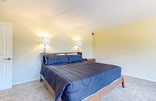 West Hills House | Pet-Friendly Retreat with Gym, Fireplace & Jetted Tub