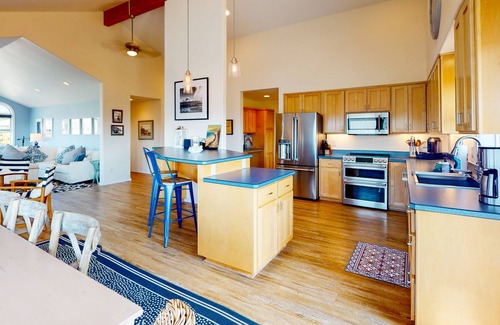 Manzanita House | Dog-friendly home with ocean views, deck, hammock, gas grill & gas fireplace
