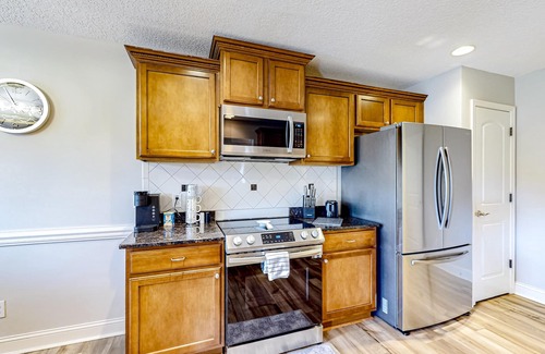 Pooler House | Pet-Friendly Retreat with Ocean View and Large Yard