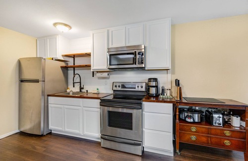 Clinton House | Pet-Friendly Retreat with Yard & Washer/Dryer Near Attractions