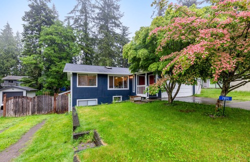 Clinton House | Pet-Friendly Retreat with Yard & Washer/Dryer Near Attractions