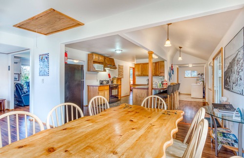 Coos Bay House | Pet-Friendly Retreat with Ocean Views & Cozy Fireplace
