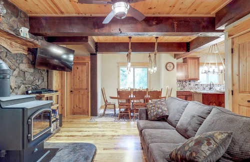 Port Orford House | Dog-friendly home with private hot tub and space for a large group