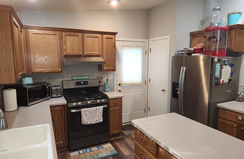 Shorewood-Tower Hills-Harbert House | Pet-Friendly Retreat with Hot Tub Near Warren Dunes