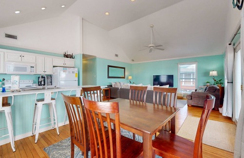 Dauphin Island House | Pet-Friendly House with Canal Views and Beach Access
