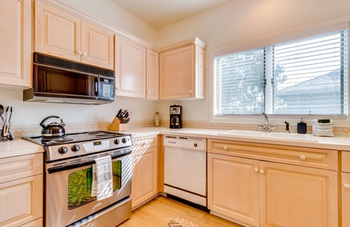 Gearhart House | Pet-Friendly Beach House with Hot Tub & Ocean View