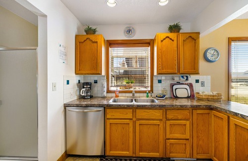 Kiwanda Shores House | Pet-Friendly Retreat with Ocean Views and Hot Tub Access