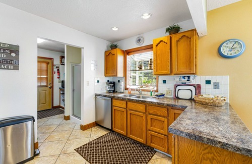 Kiwanda Shores House | Pet-Friendly Retreat with Ocean Views and Hot Tub Access