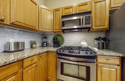 West Congress House | Dog-friendly house with enclosed backyard, W/D, close to Downtown Austin