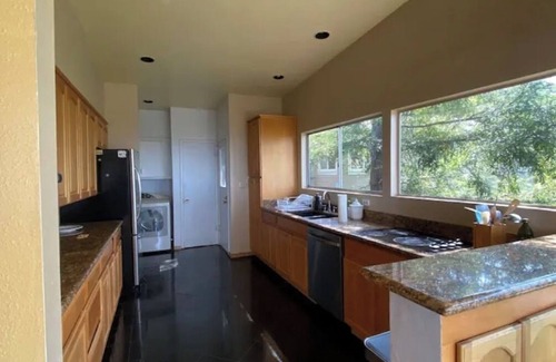 Piedmont Pines House | Pet-Friendly Oakland Hills Home with Breathtaking Bay Views