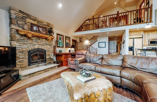 Lac du Flambeau House | Pet-Friendly Lakefront Retreat with Indoor Sauna & Dock