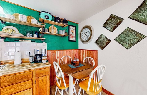 Eagle Rock House | Pet-Friendly Lake House with Firepit & Furnished Deck