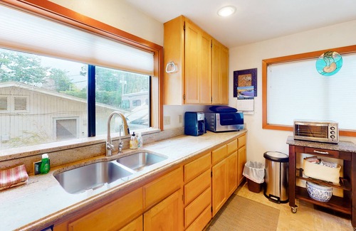 Port Orford House | Pet-Friendly Lakefront Retreat with Scenic Views & Deck