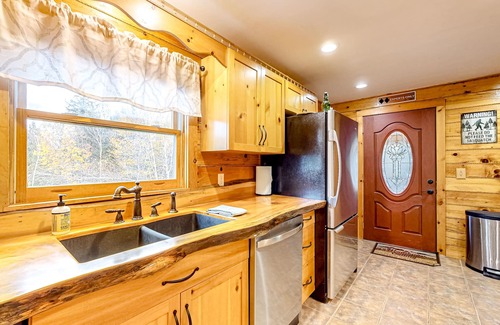 Fryeburg House | Exceptional Dog-Friendly Cabin on 44 Acres Near Lakes