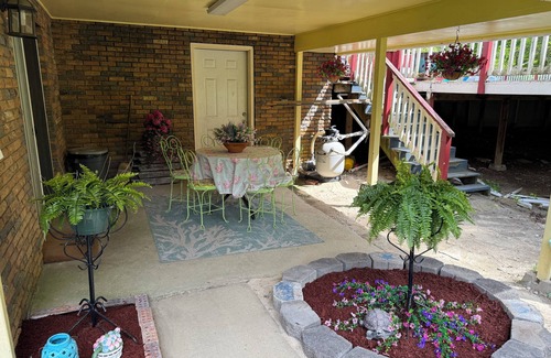 Ashland House | Pet-Friendly Retreat with Pool and Family Amenities