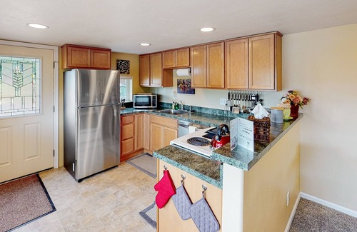 Friendly House | Pet-Friendly Duplex with Mountain Views and Streaming Access