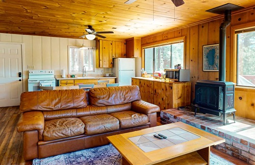 Black Bart House | Pet-Friendly Mountainview Cabin with Free WiFi & Room to Roam