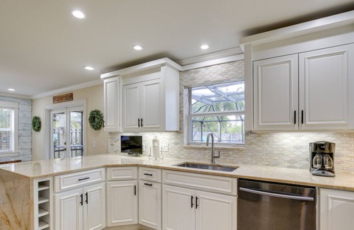 Margate House | Dog-Friendly Margate Home w/ Lanai + Hot Tub!