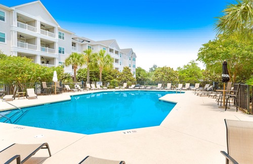 Charleston Condo | Pet-Friendly Monthly Rental with Pool & Ocean Views