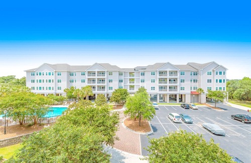 Charleston Condo | Pet-Friendly Monthly Rental with Pool & Ocean Views