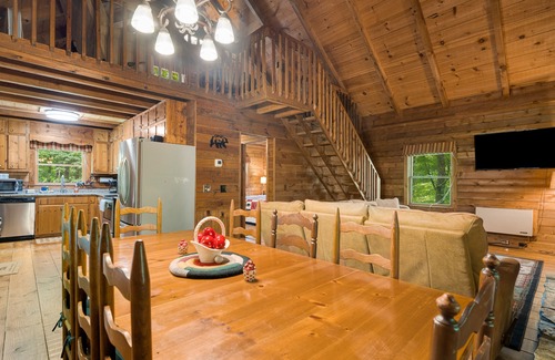 Walnut Mountain Cabin | Cozy Mountain Cabin with Hot Tub & Pet-Friendly Amenities
