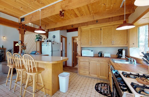 Arnold Cabin | Cozy Dog-Friendly Mountain Cabin Near Skiing & Spa