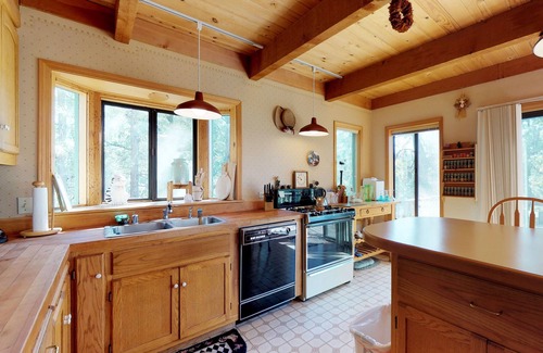 Arnold Cabin | Cozy Dog-Friendly Mountain Cabin Near Skiing & Spa