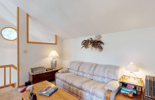 Arnold Cabin | Cozy Dog-Friendly Mountain Cabin Near Skiing & Spa