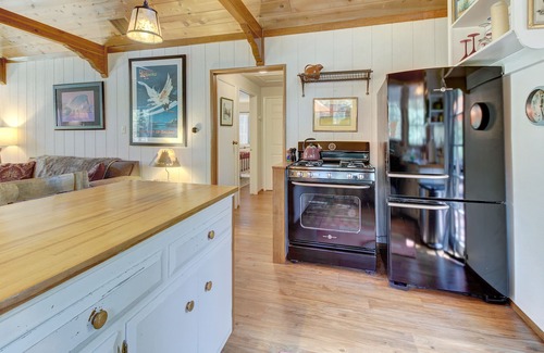 Idyllwild House | Pet-Friendly Mountain Retreat with Private Hot Tub & Deck