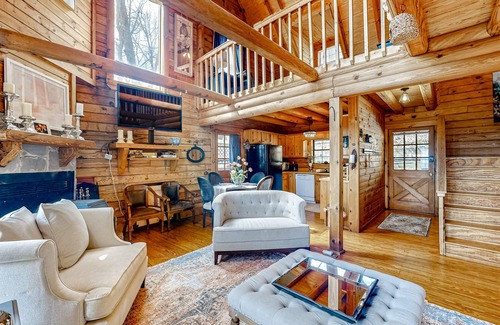 Tate Cabin | Pet-Friendly Cabin with Mountain Views and Outdoor Patio