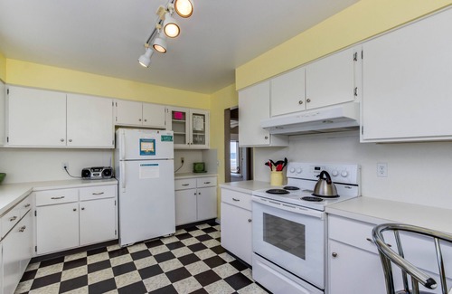 Bandon House | Pet-Friendly Oceanfront Retreat with Beach Access and Spa